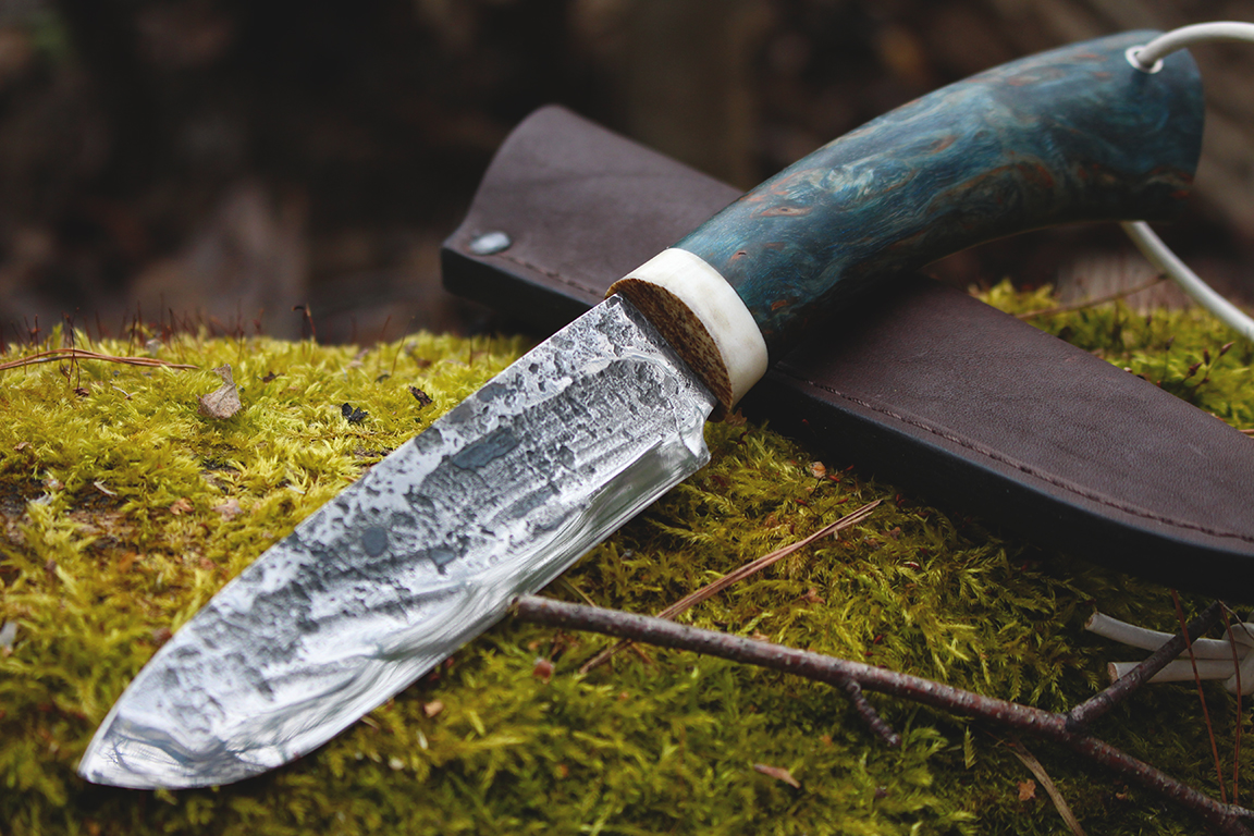 Нож "Чирок" 9хс, рукоять рог, синяя карельская береза. 